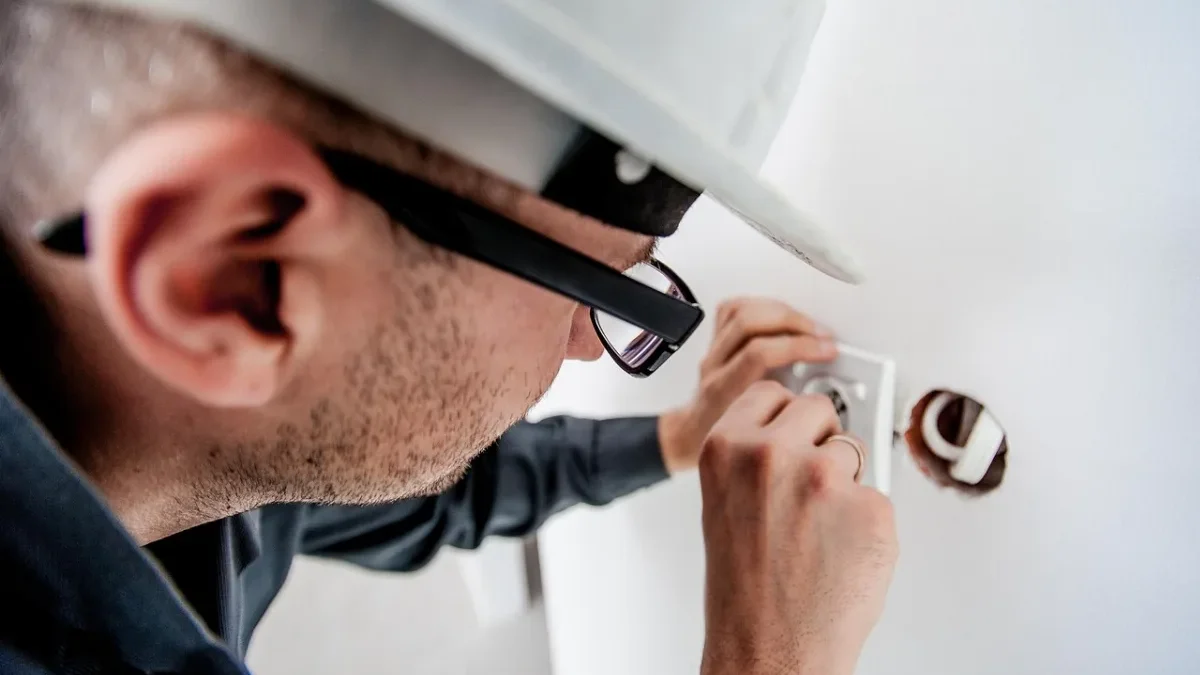 Electrician Wiring Geyser